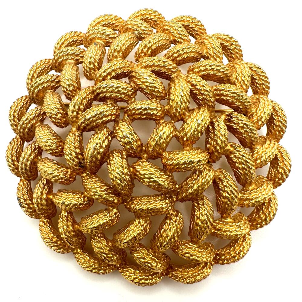Monet vintage gold tone twisted rope round circle circular domed 3D brooch